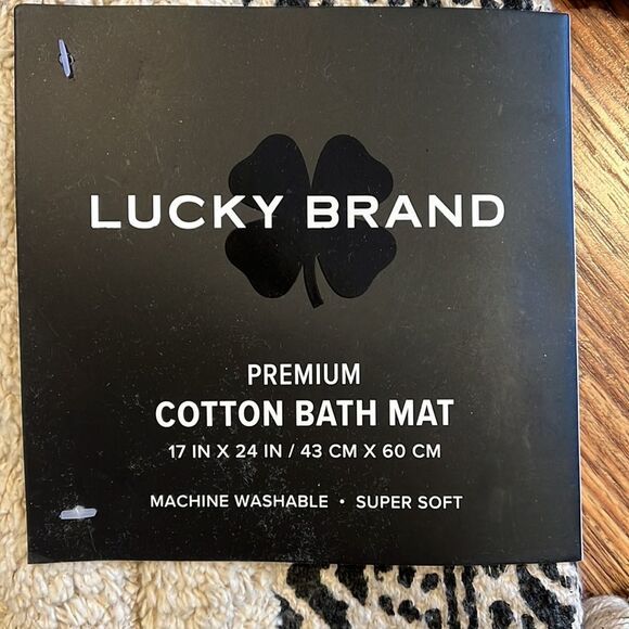 NWT Lucky Brand bath mat - Picture 2 of 3
